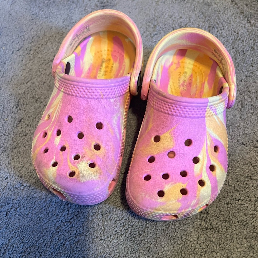 Crocs tie dye